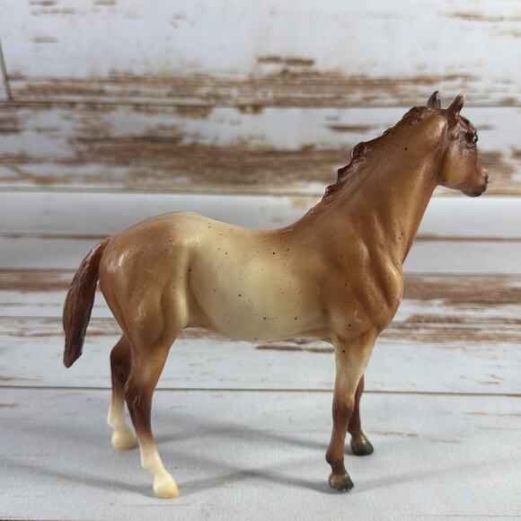 Breyer Classic Duchess 61070 Red Roan Mare – Blaze Snip Hind Socks – Chip on Ear - Picture 4 of 6